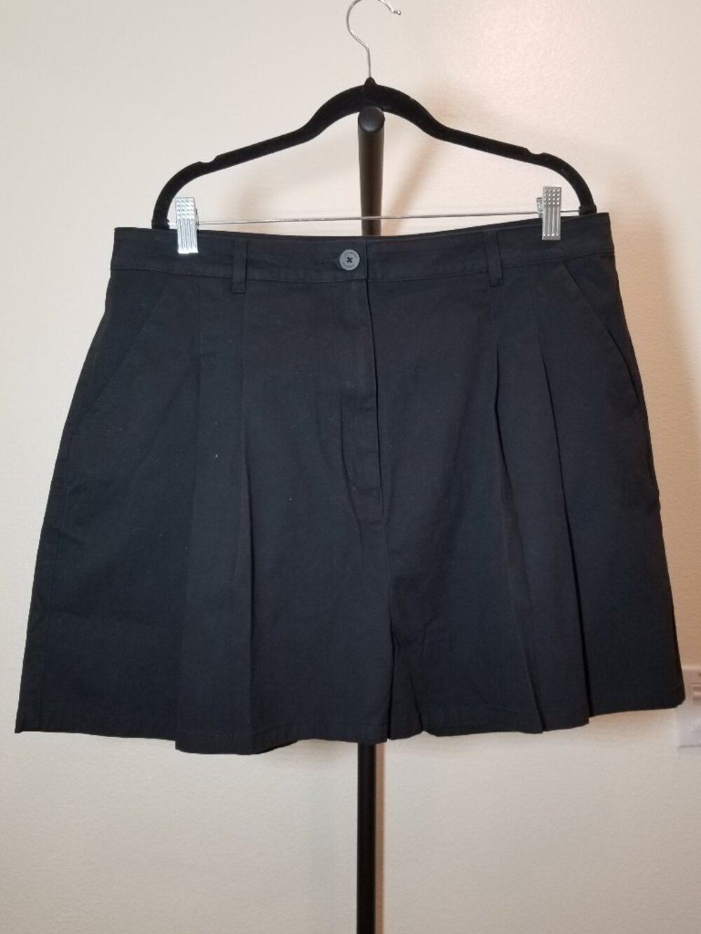 Asos Design Womens 14 Tall Black Pleated Shorts Preppy Academia City Retro NWOT